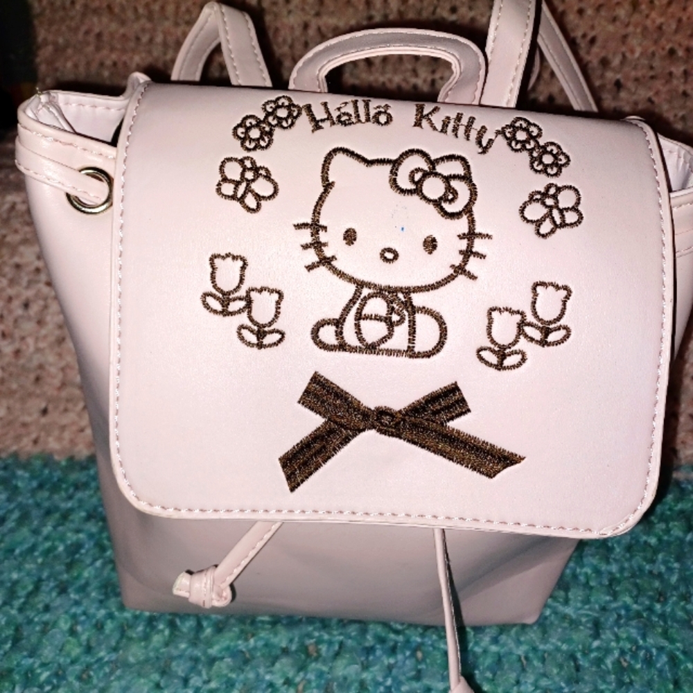 Hello Kitty Mini Backpack Purse - Picture 4 of 7